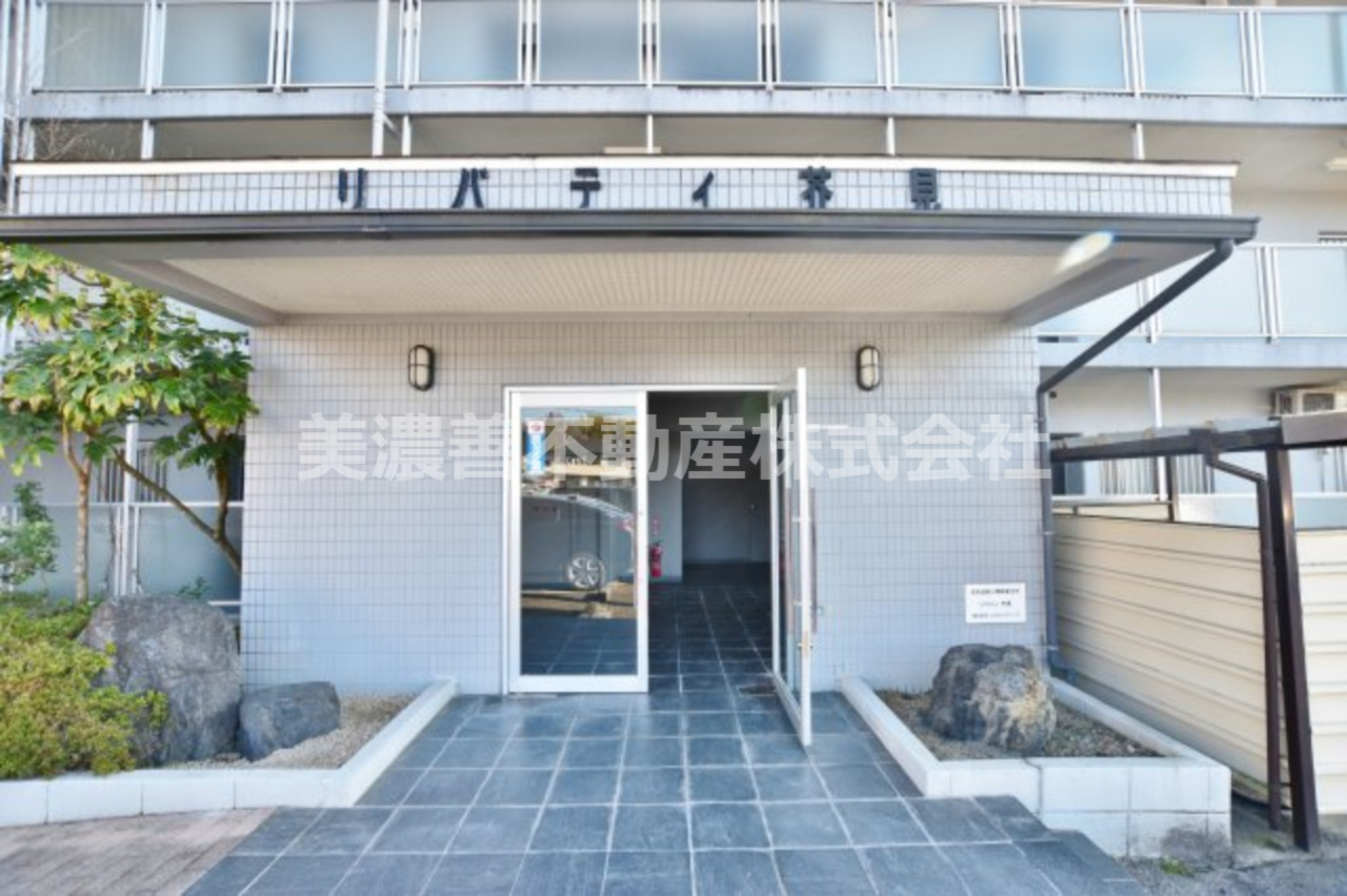 ６２９８２　リバティ芥見のエントランス