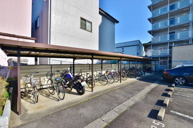 ６２９８２　リバティ芥見の駐輪場