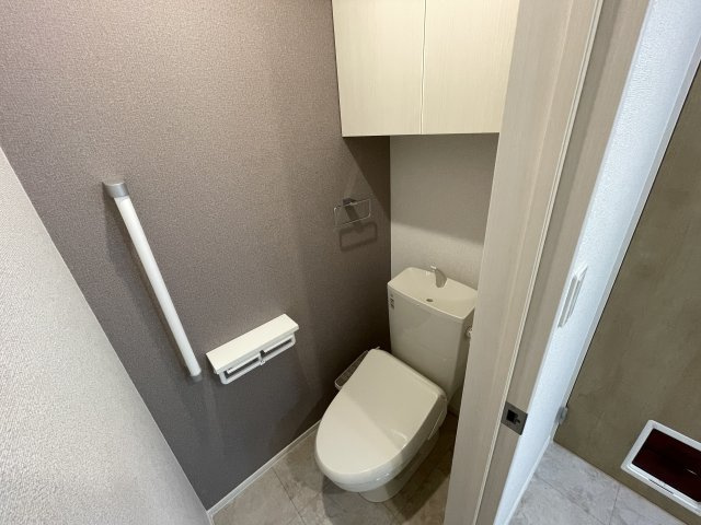アヴェニールイグチⅧのバルコニー|シャワー付暖房便座