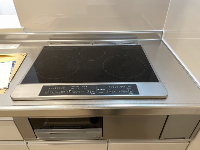 アヴェニールイグチⅧのキッチン|IHヒーター　３口コンロ・グリル付き