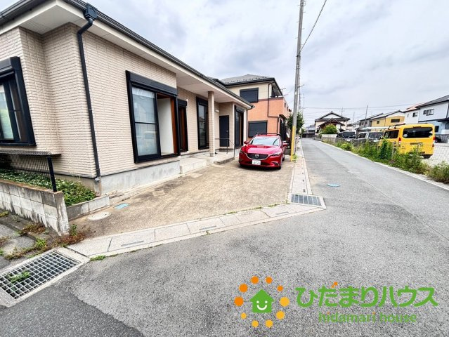 鴻巣市人形1丁目　中古一戸建ての前面道路含む現地写真