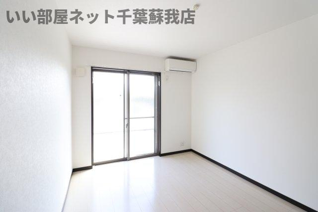 プライムコート浜野の洋室|ゆったりした洋室です