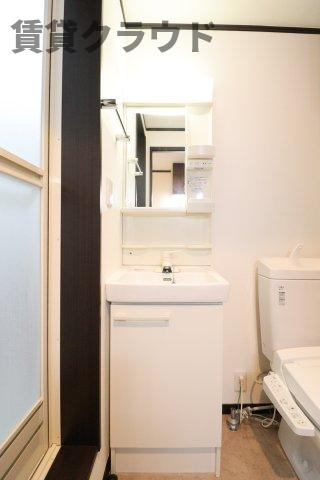 AQUE2の洗面所|忙しい朝の身支度もこれなら安心ですね！