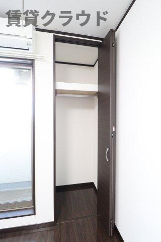 AQUE2の収納|ハンガーラック付きと棚付きの収納スペース！