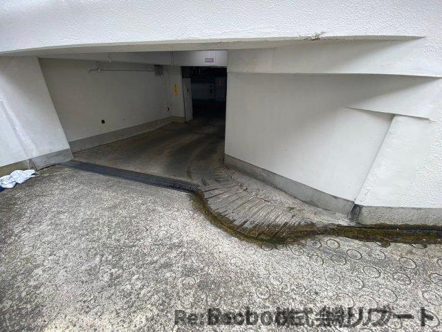 木村建設工業ビルの駐車場