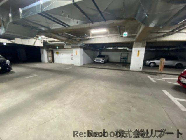 木村建設工業ビルの駐車場