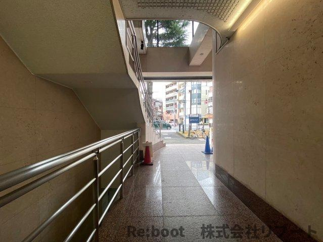 木村建設工業ビルのエントランス