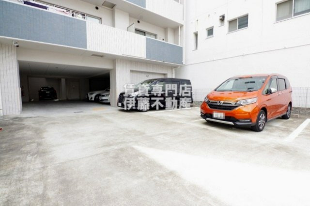 LAULEA HEIANの駐車場