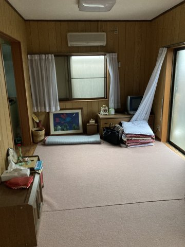 津市上弁財町の中古一戸建の居間・リビング