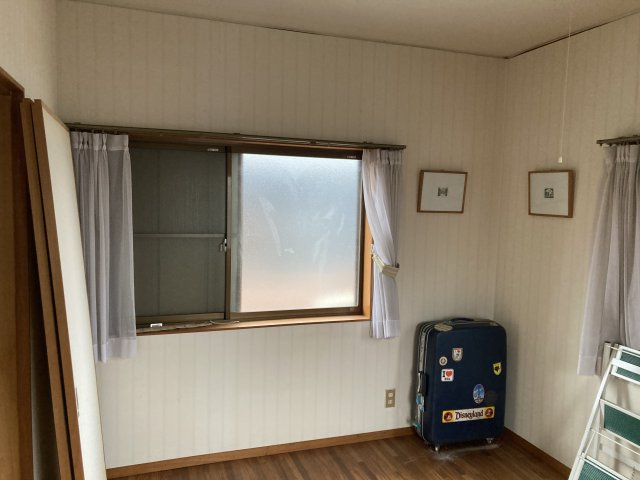 津市上弁財町の中古一戸建の洋室