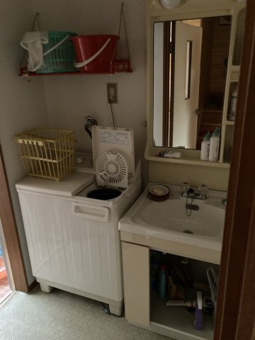 津市上弁財町の中古一戸建の脱衣所