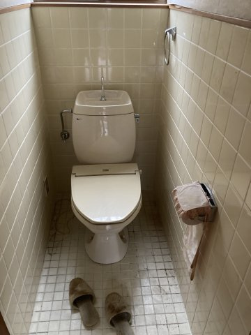 津市上弁財町の中古一戸建のトイレ