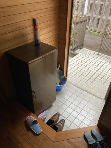 津市上弁財町の中古一戸建の玄関