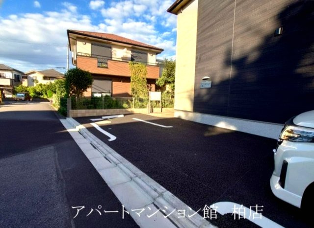 アーブルの駐車場