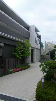 【外観】 | グランシャリオ | 鉄筋コンクリート造のがっちりとした建物。