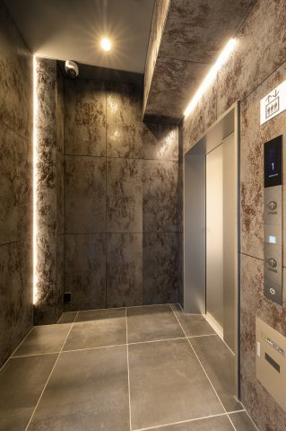 SS KNOTのロビー|各階セキュリティ採用のエレベーターホール