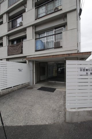 日吉第5コーポ別館のエントランス