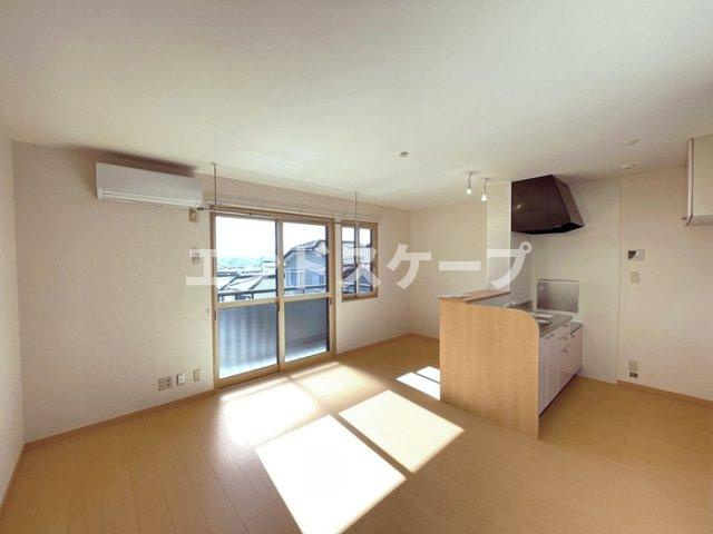 ブラン･メゾン　Aの居間・リビング|高崎、前橋、伊勢崎エリアのお部屋探しはエンドスケープまで！お客様の理想お聞かせ下さい♪