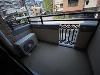 【バルコニー】 | ロマネスク天神アネックス | 別号室の写真になります。現況優先。

