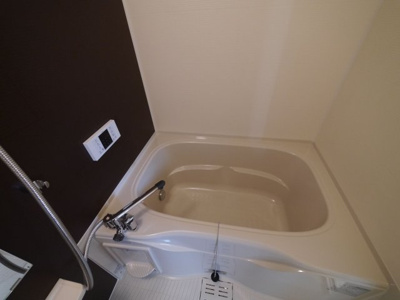 【浴室】 | ラトゥール吉塚 | 別号室の写真になります。現況優先。