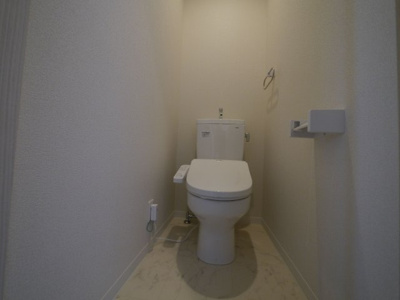 【トイレ】 | ラトゥール吉塚 | 別号室の写真になります。現況優先。