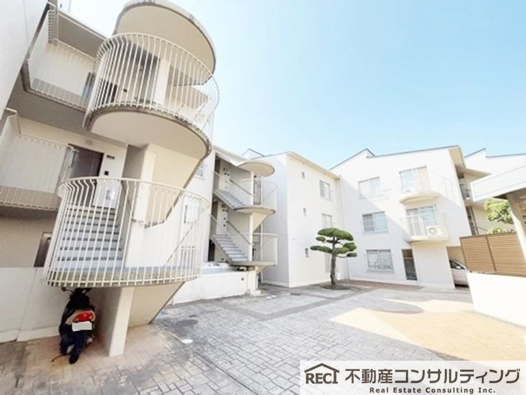 コスモハイツニュー甲子園の外観