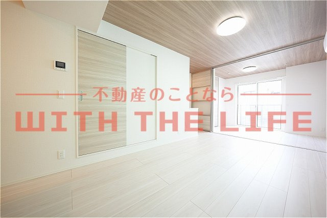 QuattroSoldi（クアトロソルディ）花畑【キャッシュバック対象物件】の居間・リビング|おしゃれな居間です