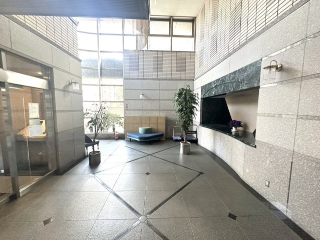ライオンズマンション支倉丁のエントランス