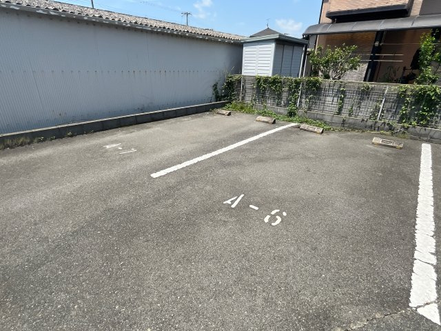 アパーゼ英賀 Ａ棟の駐車場