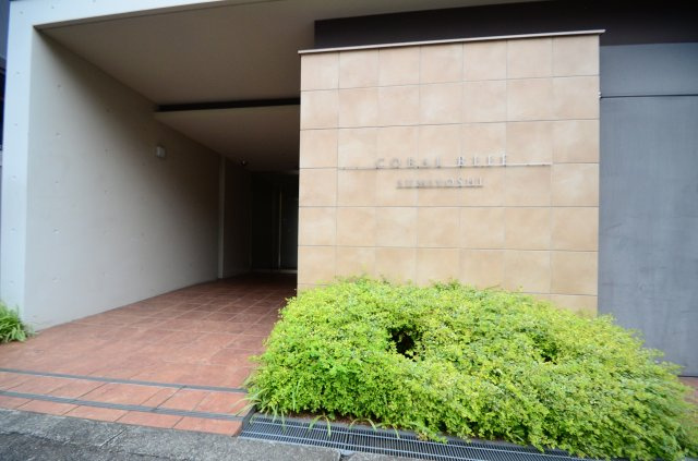 コーラルリーフ住吉のエントランス|建物の内部です