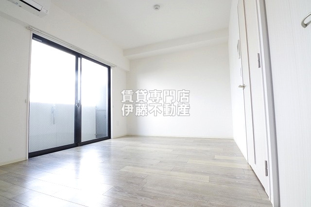 レジデンシア花の木の洋室