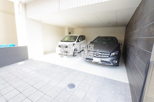 レジデンシア花の木の駐車場
