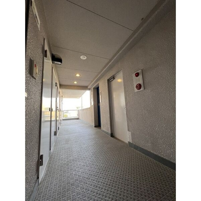 【玄関】 | メゾン・ド・フレイエ | 別号室の写真になります。現況優先。