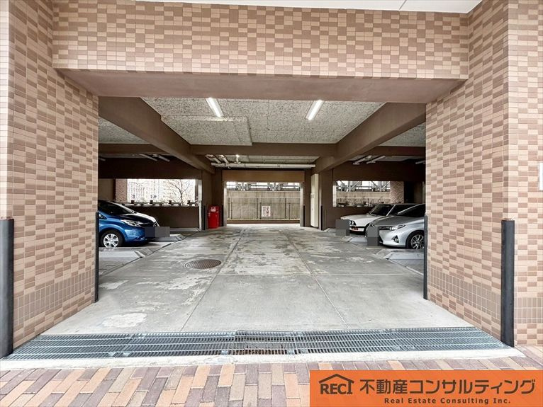 プレステージ灘駅前の駐車場