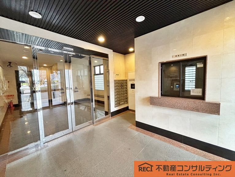 プレステージ灘駅前のエントランス