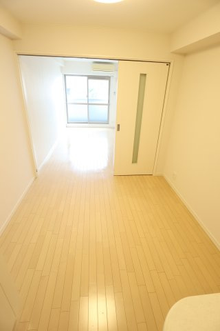大阪市都島区都島本通３丁目の賃貸マンションの居間・リビング
