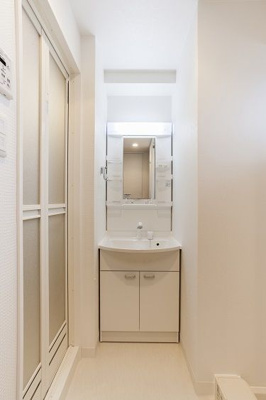 【洗面所】 | コモテリア渡辺通 | 別号室の写真になります。現況優先。