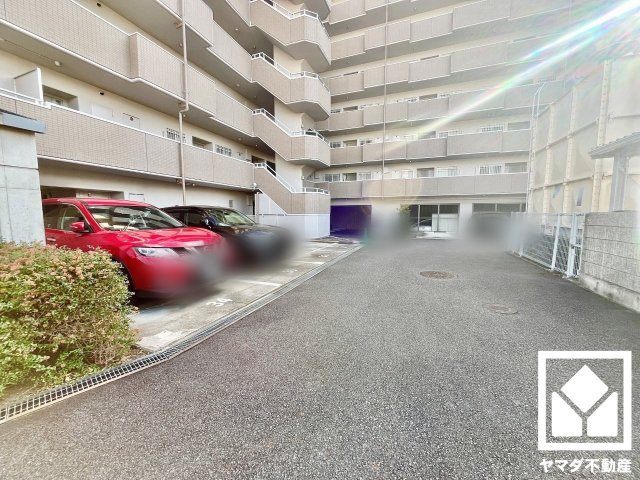 ユニライフ宇治木幡の駐車場
