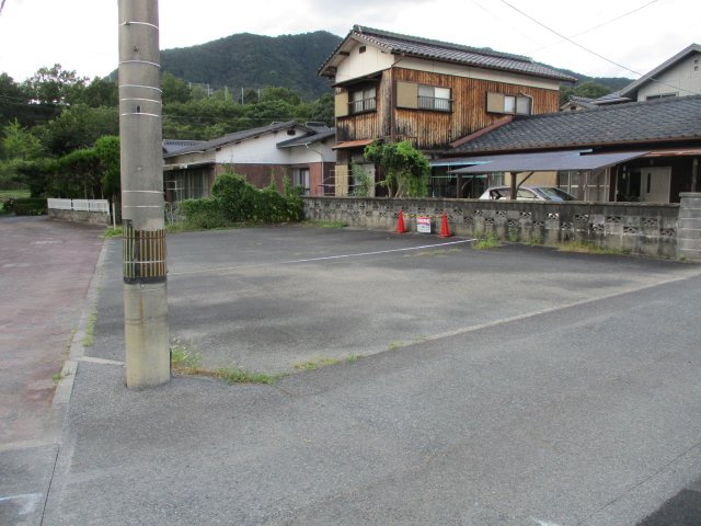 光岡駐車場