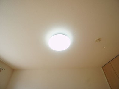 【設備】 | ヴィヴァーチェＥ | 照明器具付きです。