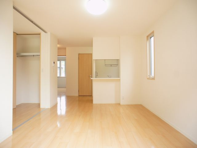 【居間・リビング】 | ヴィヴァーチェＥ | 会話をしながらお料理できる対面キッチンです♪