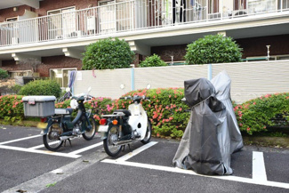 【駐車場】 | バイク置き場。空き区画の有無や駐輪料金、サイズおよび排気量規定などについては、改めてお問い合わせください。～即日のご見学可能～　お問合せはお気軽にどうぞ。