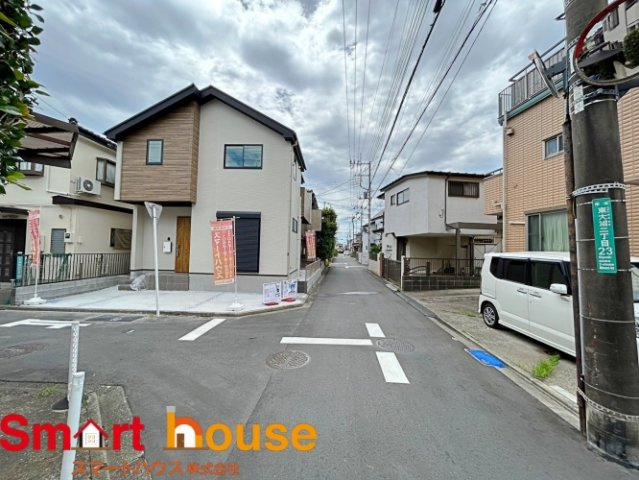 相模原市南区若松　新築1棟の前面道路含む現地写真|角地で開けているので楽々駐車可能！
閑静な住宅街で暮らしやすいです♪