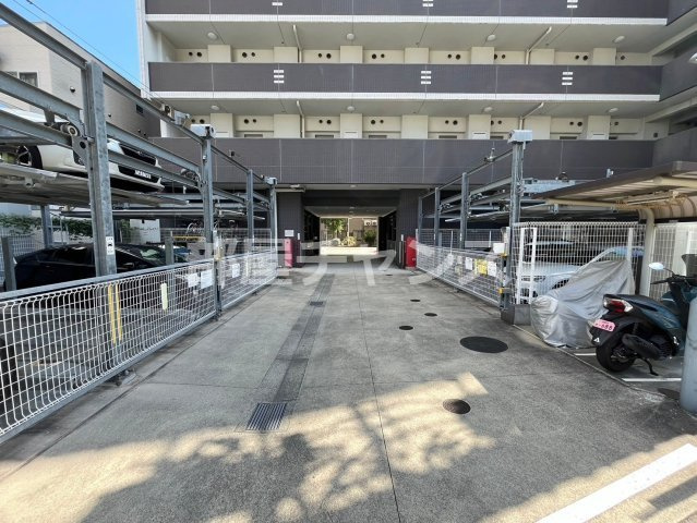 ルクレ新栄レジデンスの駐車場