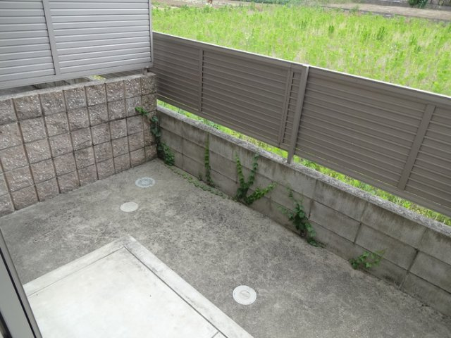 熊本市南区野口１丁目のアパートのバルコニー