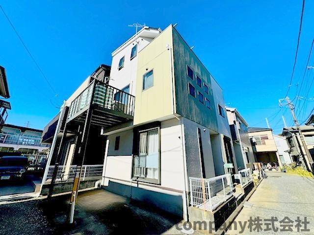 ■高座郡寒川町一之宮8丁目　中古戸建の外観|外観写真です☆3階建ての白い外壁の優しい印象の外観です♪