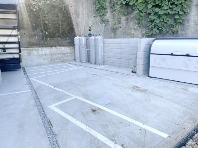 【駐車場】