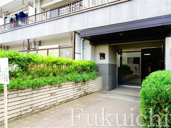 目黒第8コーポのエントランス