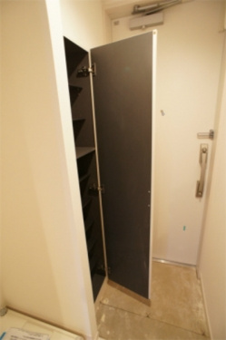 リブリ・ル・シェノンの玄関