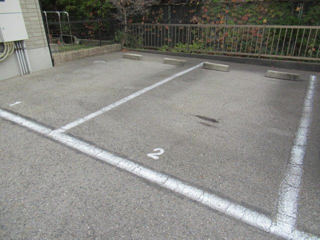 エスポワール二見の駐車場
